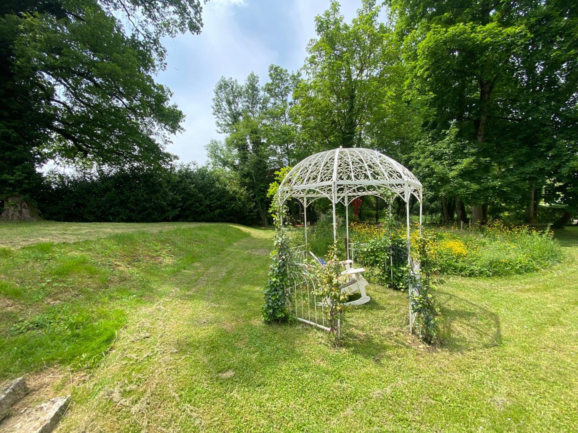 Bed and Breakfast La Roulotte Deluxe De Malpas Quingey Экстерьер фото