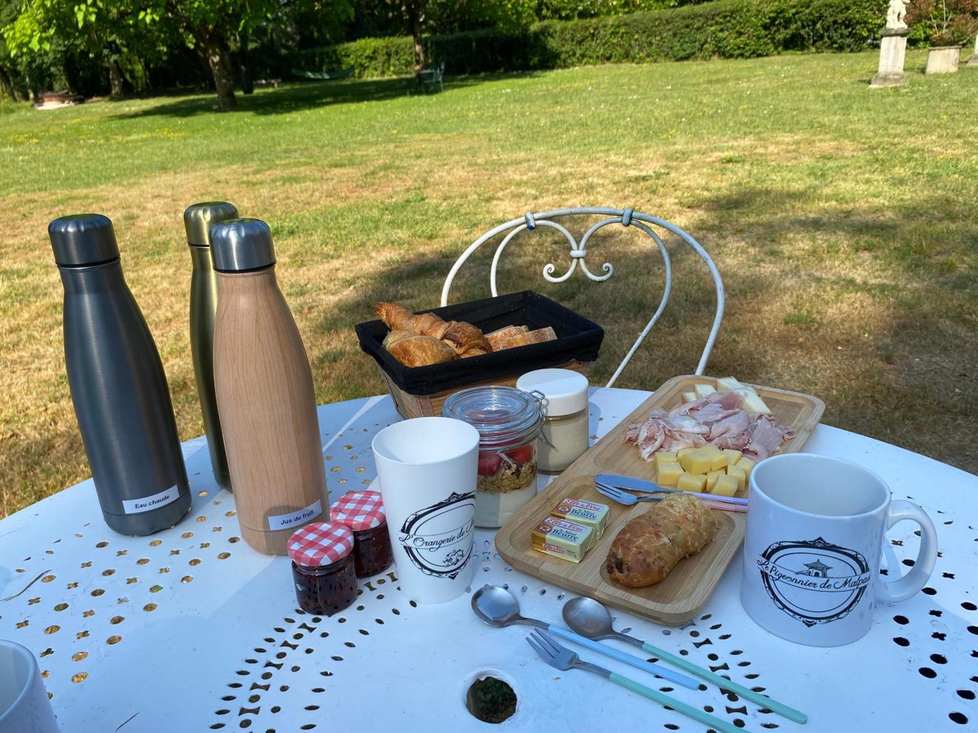 Bed and Breakfast La Roulotte Deluxe De Malpas Quingey Экстерьер фото